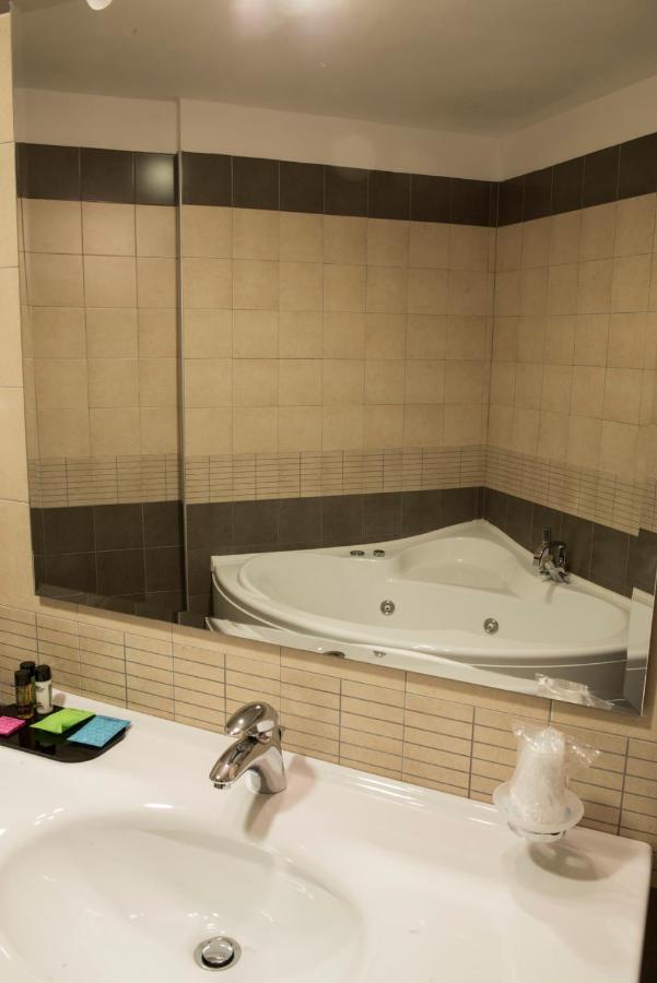 Hotel Corte Business Кавриаго Экстерьер фото