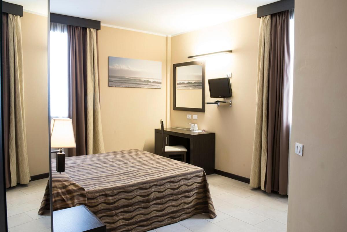 Hotel Corte Business Кавриаго Экстерьер фото