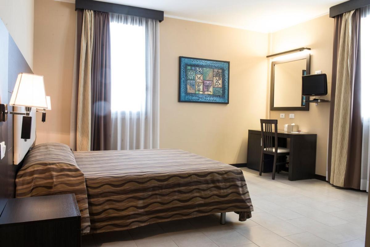 Hotel Corte Business Кавриаго Экстерьер фото