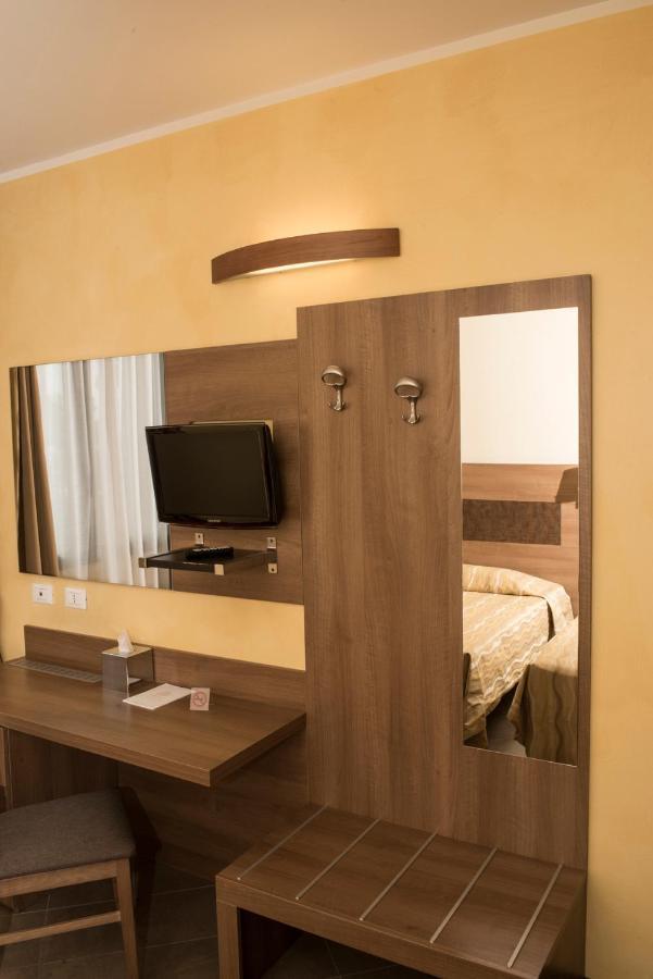 Hotel Corte Business Кавриаго Экстерьер фото