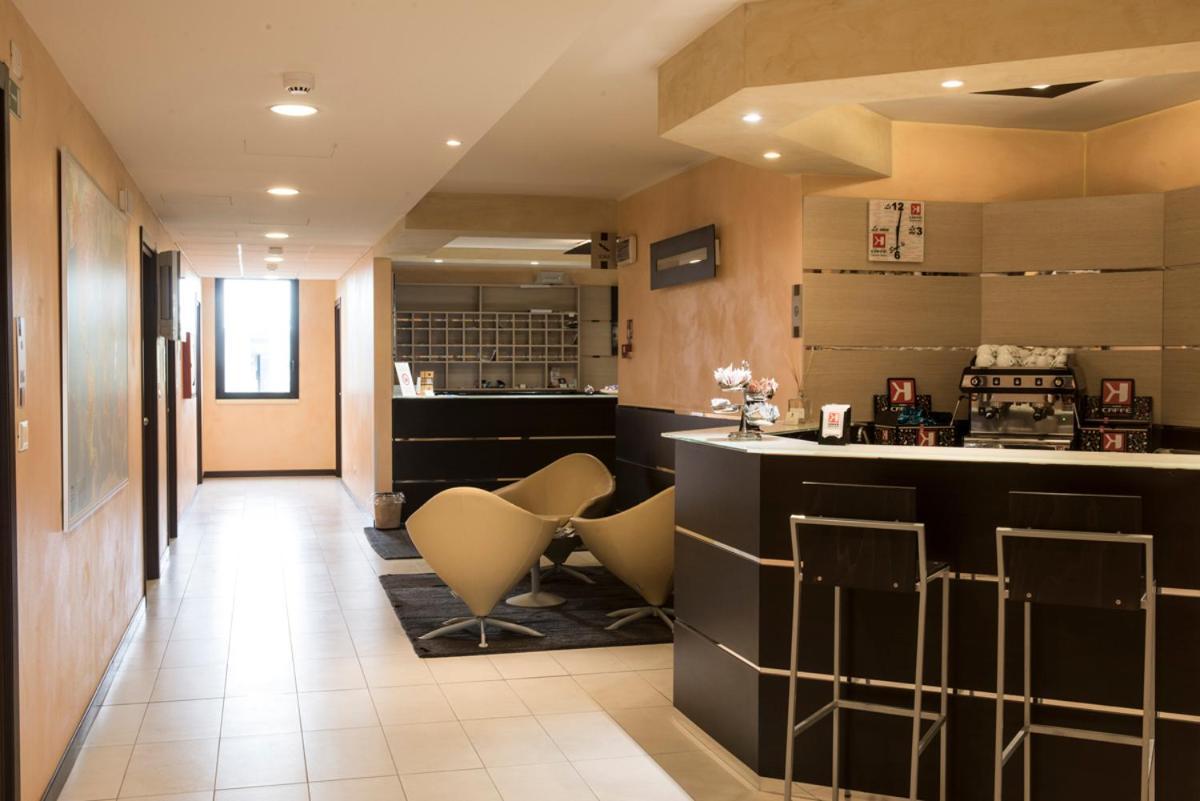 Hotel Corte Business Кавриаго Экстерьер фото