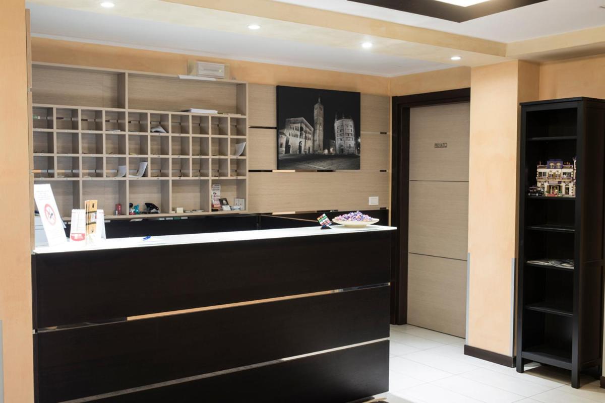Hotel Corte Business Кавриаго Экстерьер фото