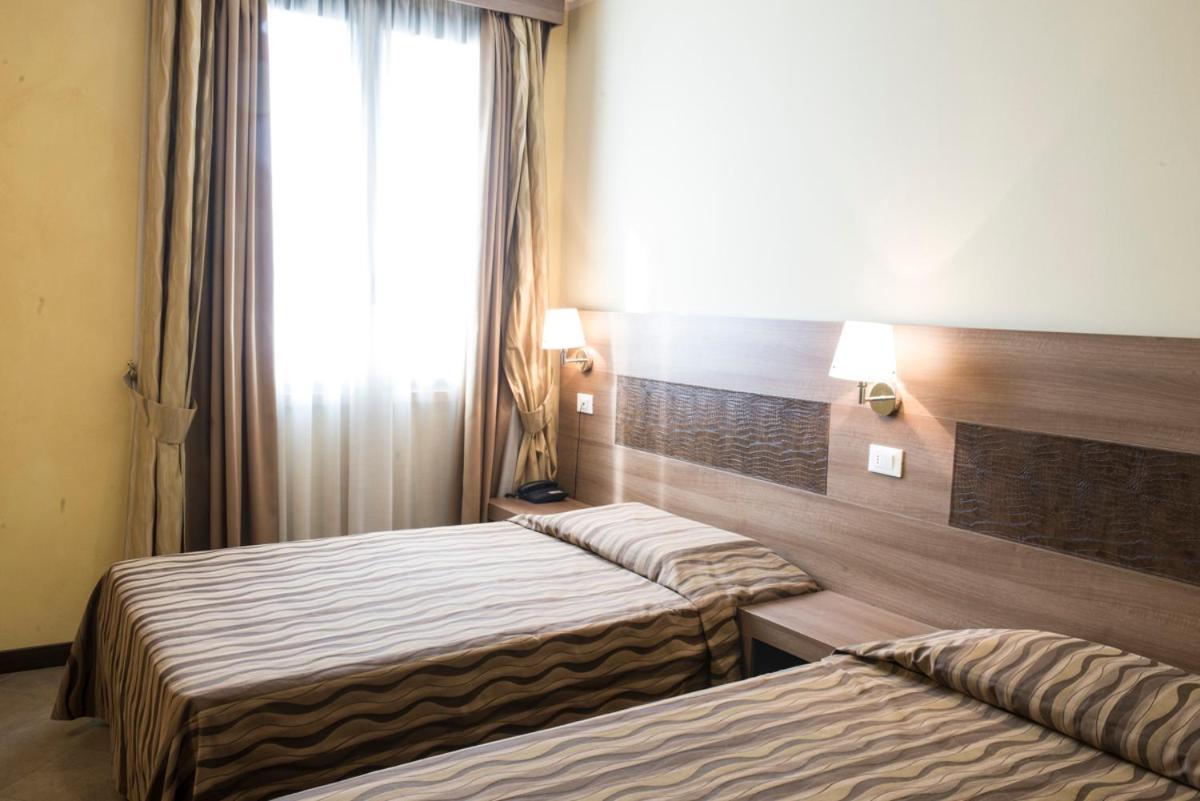Hotel Corte Business Кавриаго Экстерьер фото