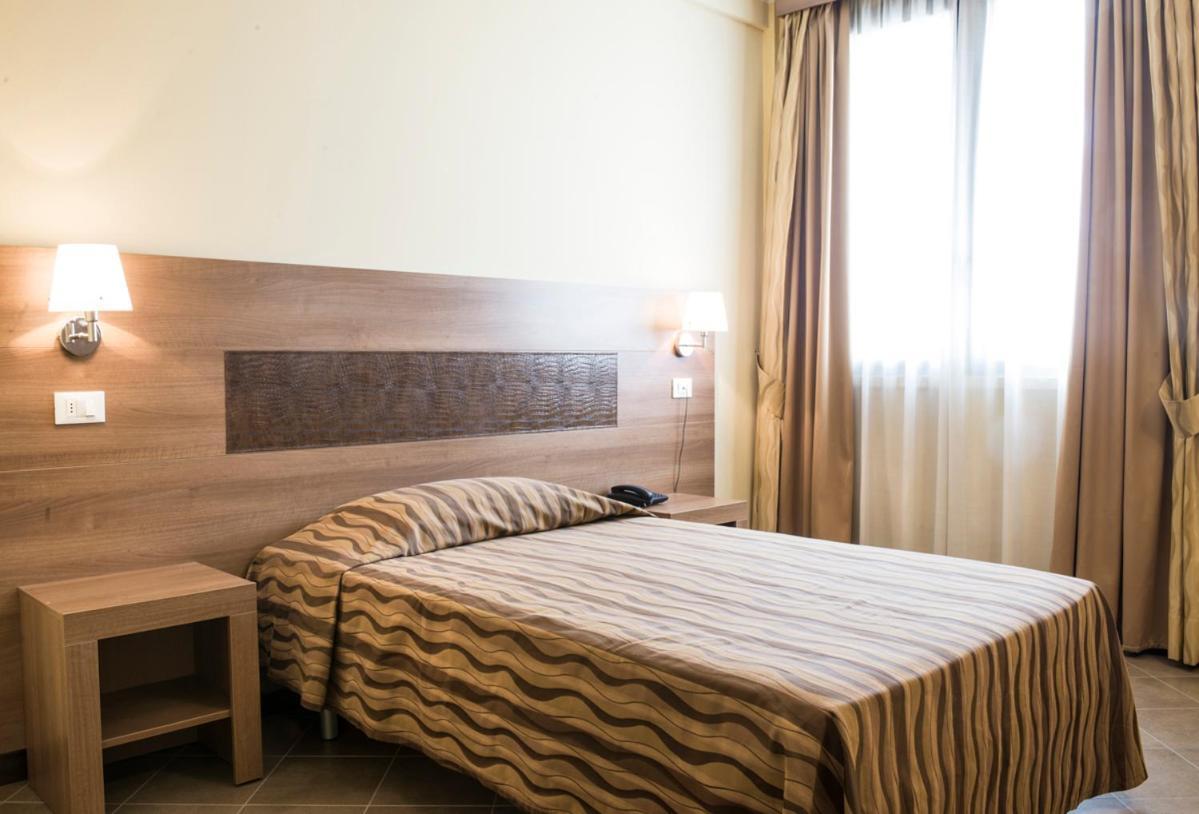 Hotel Corte Business Кавриаго Экстерьер фото