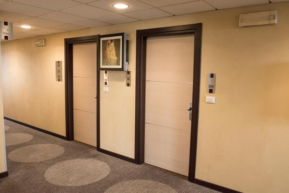 Hotel Corte Business Кавриаго Экстерьер фото