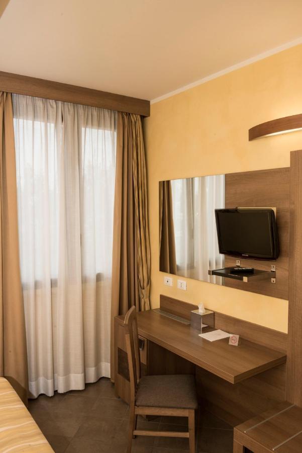 Hotel Corte Business Кавриаго Экстерьер фото