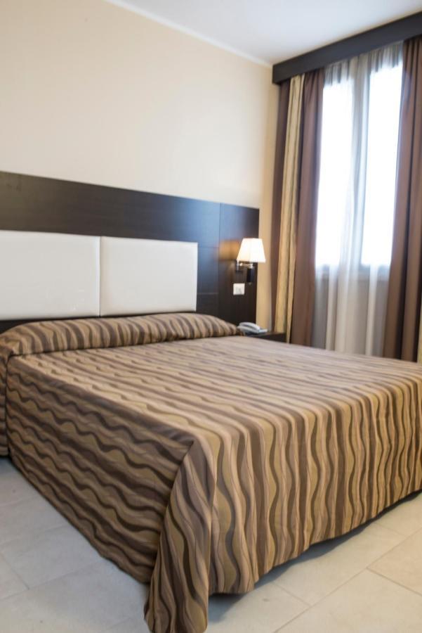 Hotel Corte Business Кавриаго Экстерьер фото