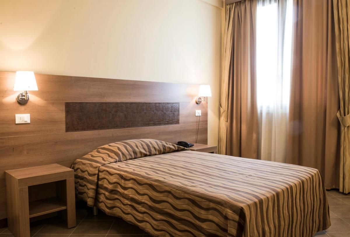 Hotel Corte Business Кавриаго Экстерьер фото