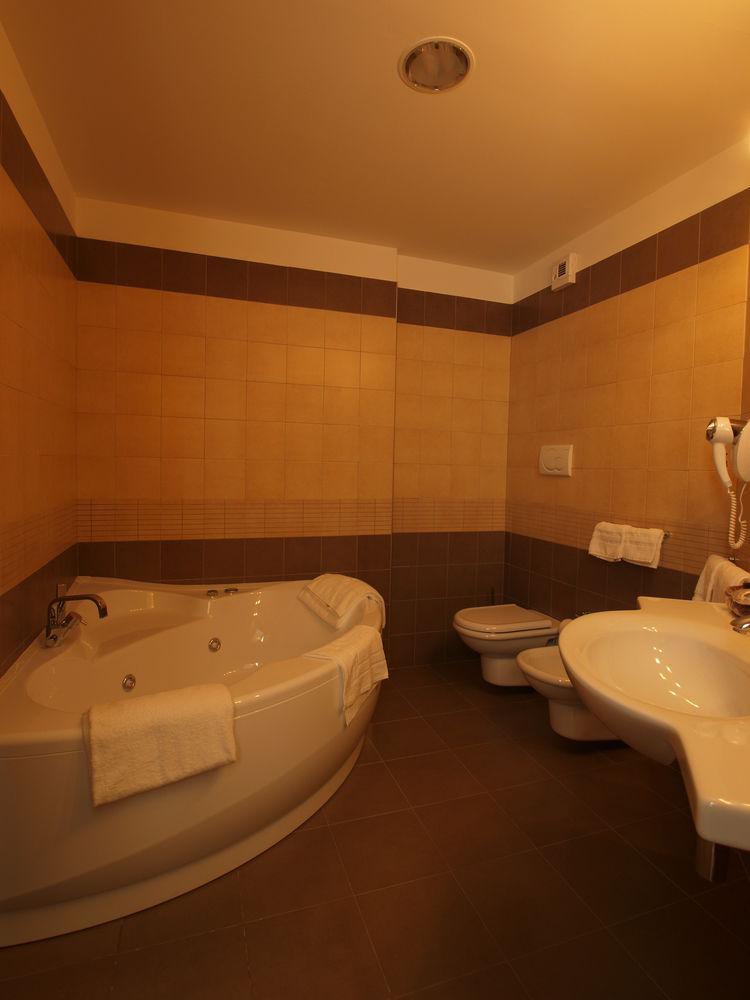 Hotel Corte Business Кавриаго Экстерьер фото