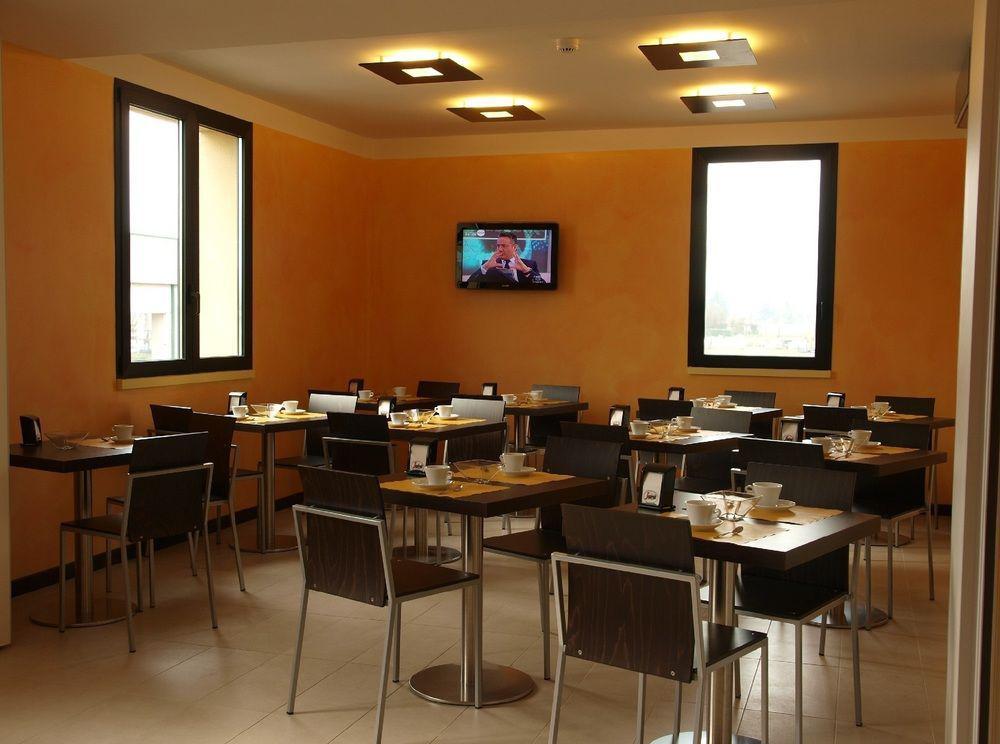 Hotel Corte Business Кавриаго Экстерьер фото