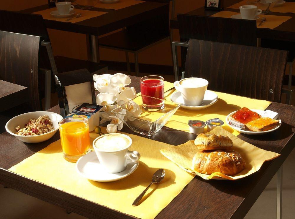 Hotel Corte Business Кавриаго Экстерьер фото
