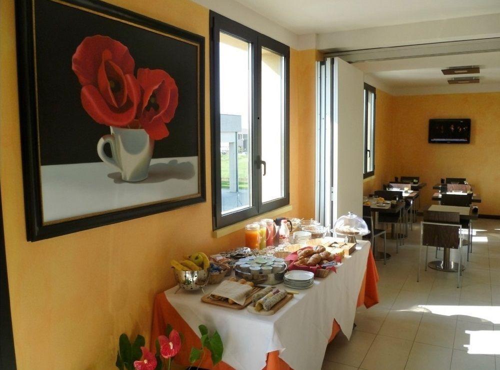 Hotel Corte Business Кавриаго Экстерьер фото
