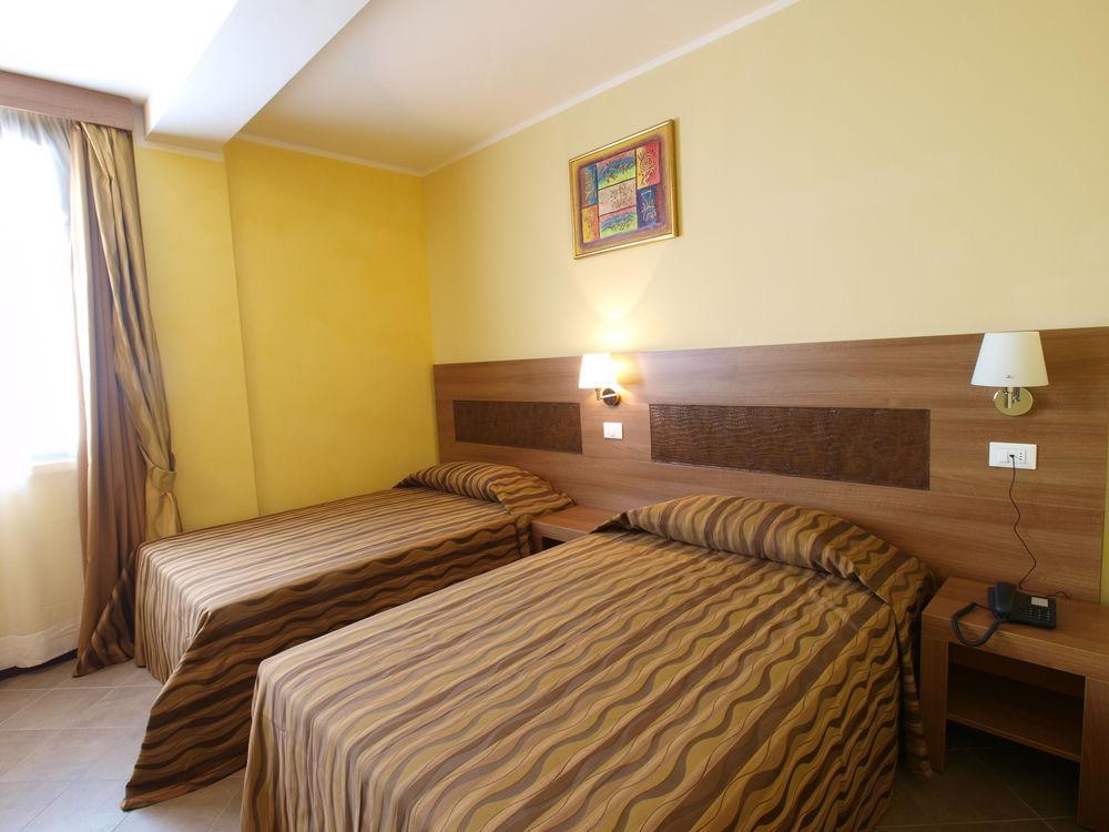Hotel Corte Business Кавриаго Экстерьер фото