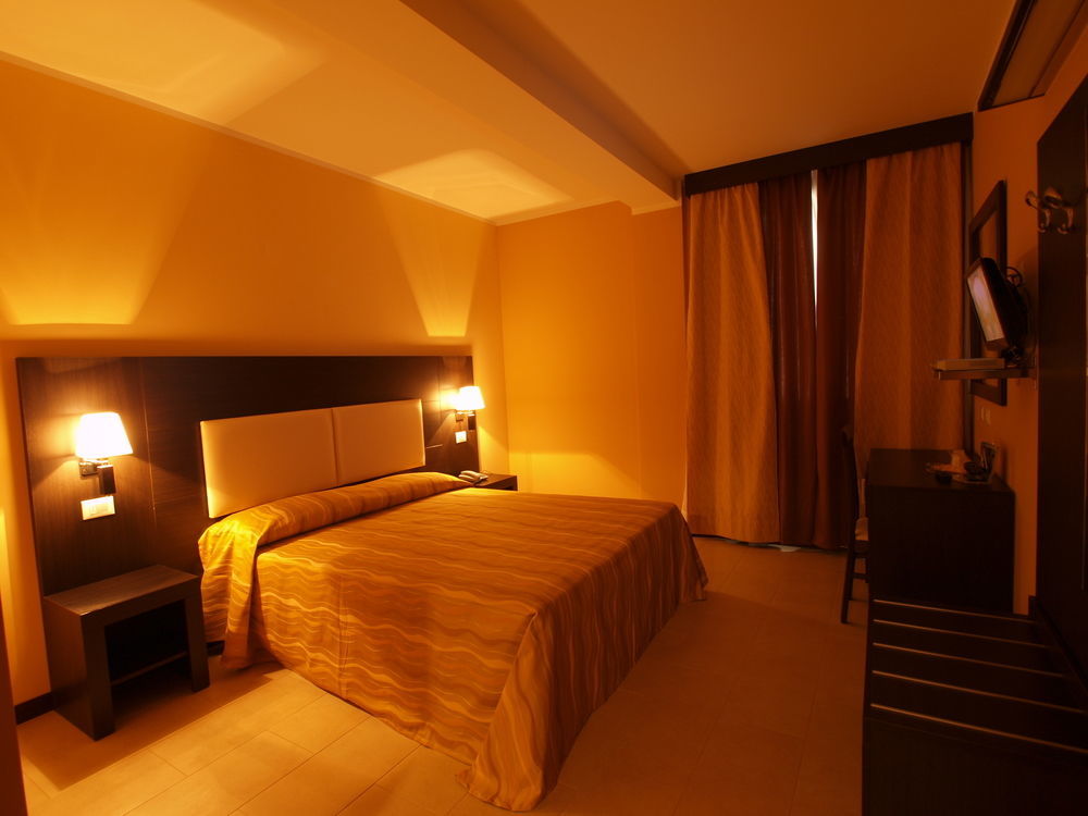 Hotel Corte Business Кавриаго Экстерьер фото