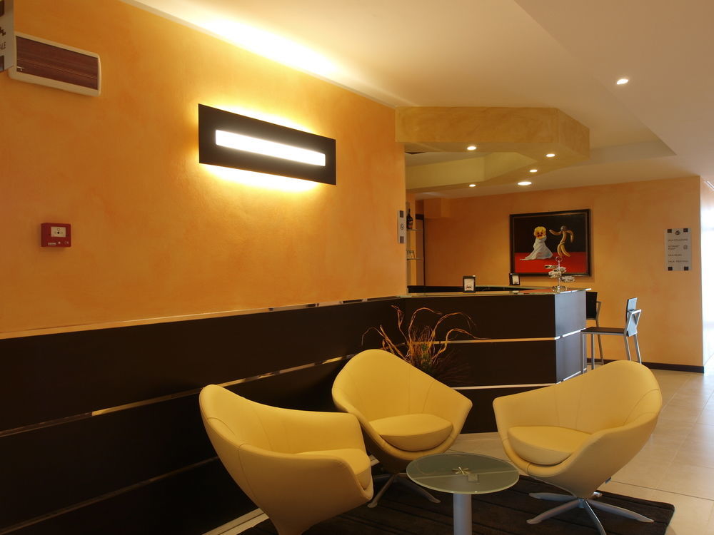 Hotel Corte Business Кавриаго Экстерьер фото