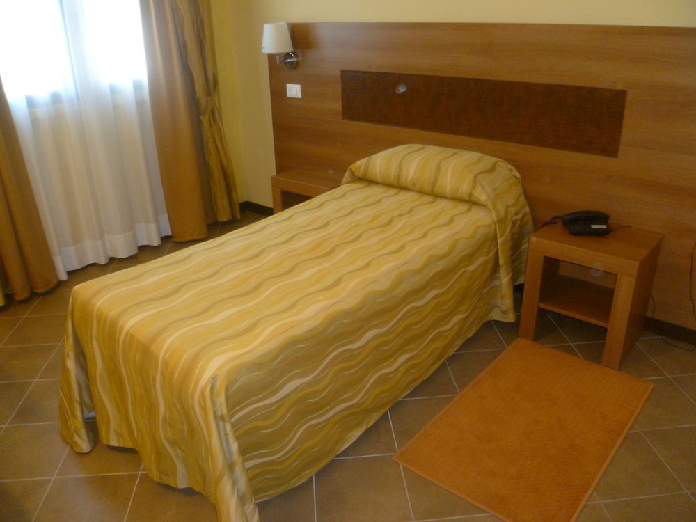 Hotel Corte Business Кавриаго Экстерьер фото