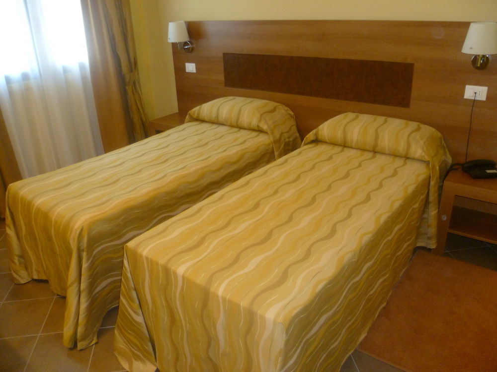Hotel Corte Business Кавриаго Экстерьер фото