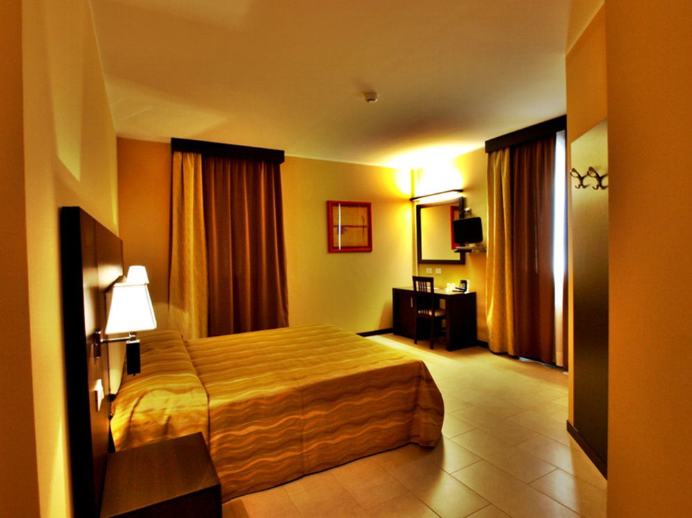 Hotel Corte Business Кавриаго Экстерьер фото