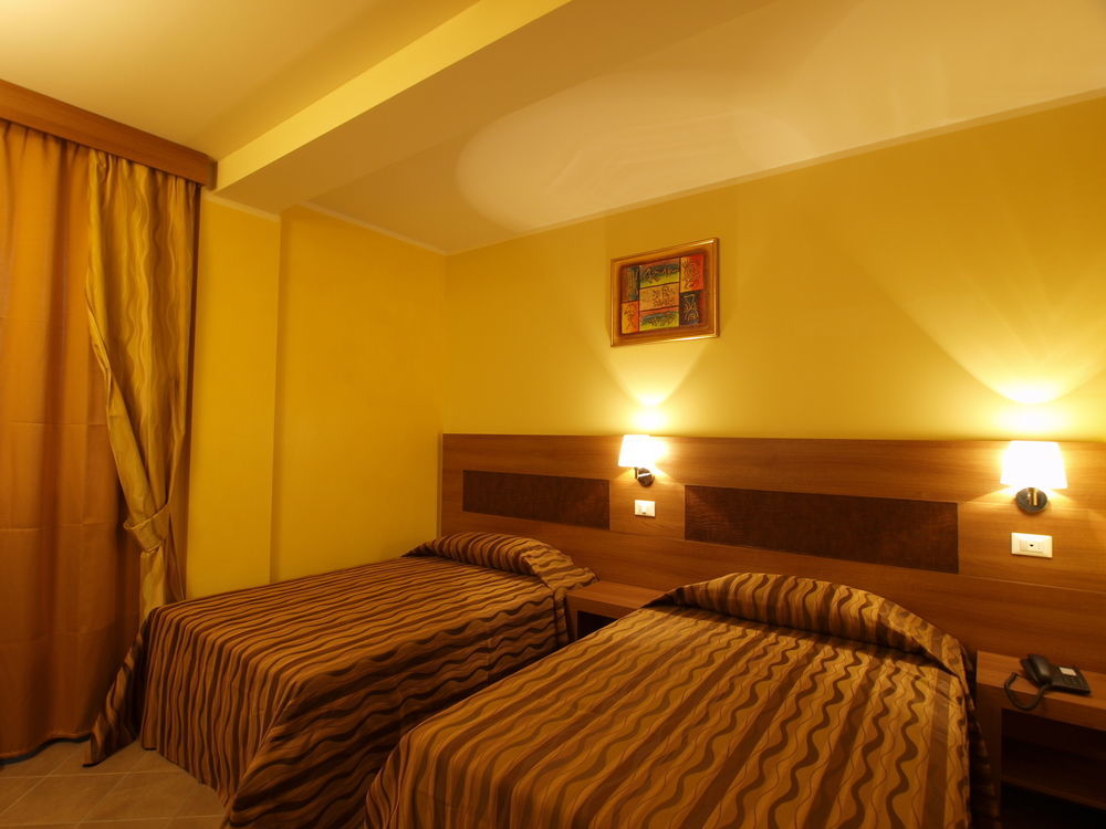 Hotel Corte Business Кавриаго Экстерьер фото