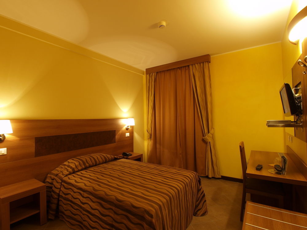 Hotel Corte Business Кавриаго Экстерьер фото