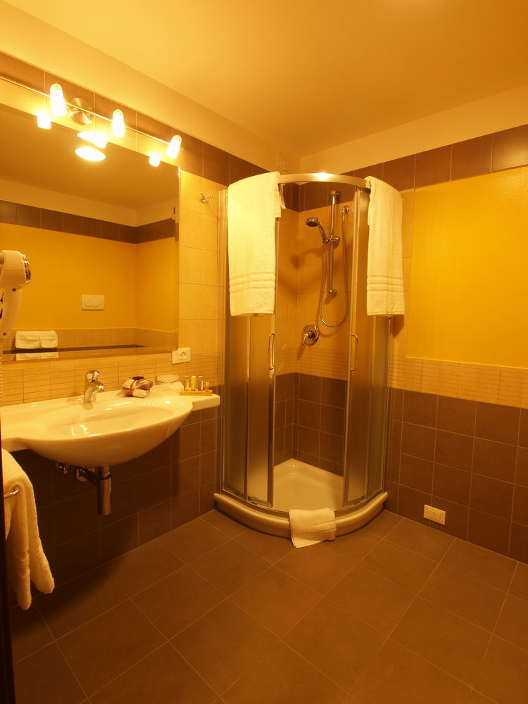 Hotel Corte Business Кавриаго Экстерьер фото