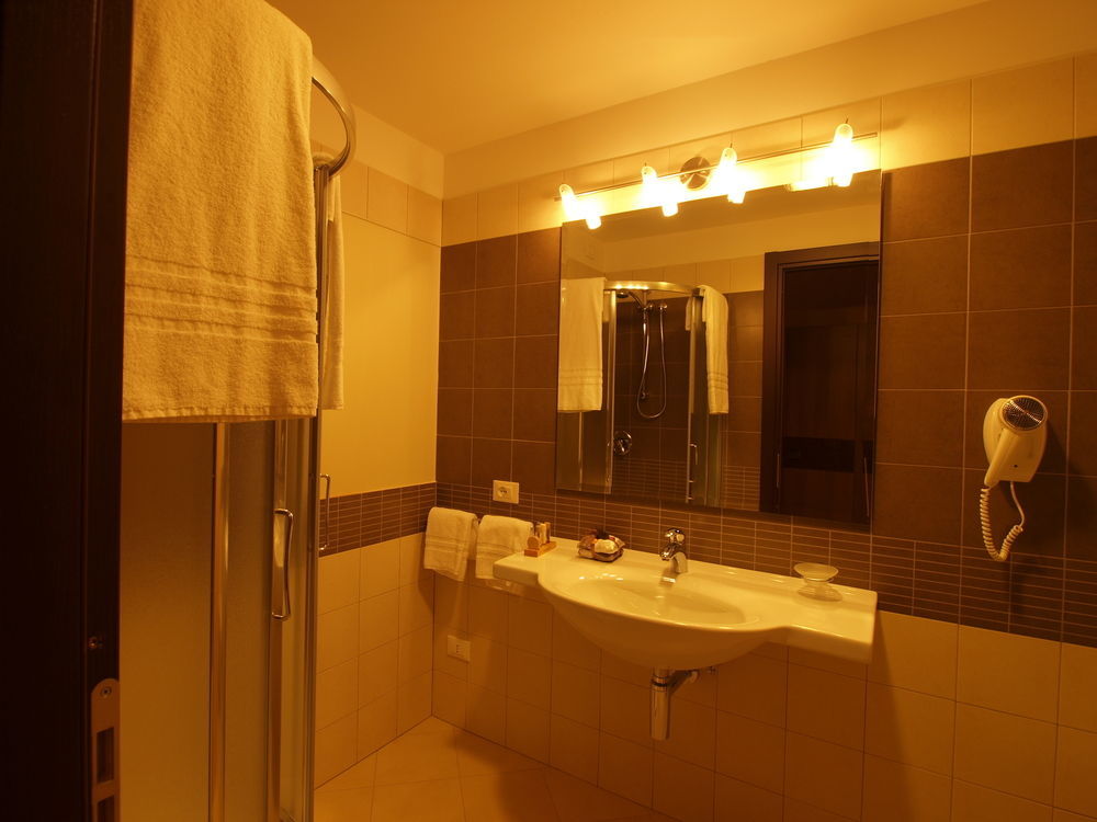 Hotel Corte Business Кавриаго Экстерьер фото