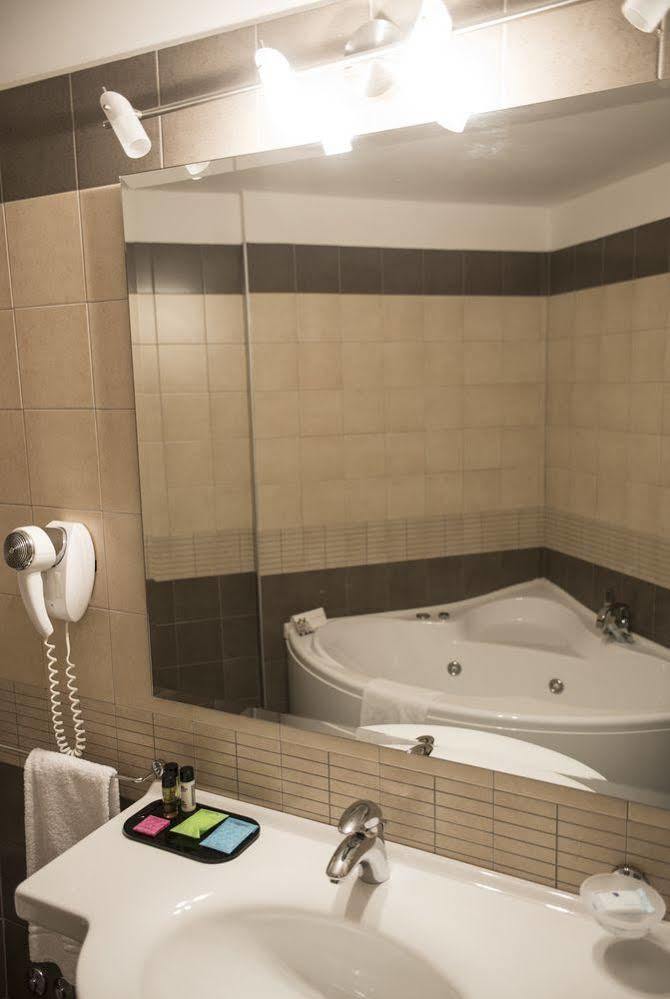 Hotel Corte Business Кавриаго Экстерьер фото